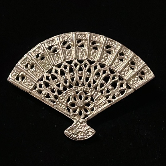 Silver Embedded Design Brooch - Picture 15 of 16